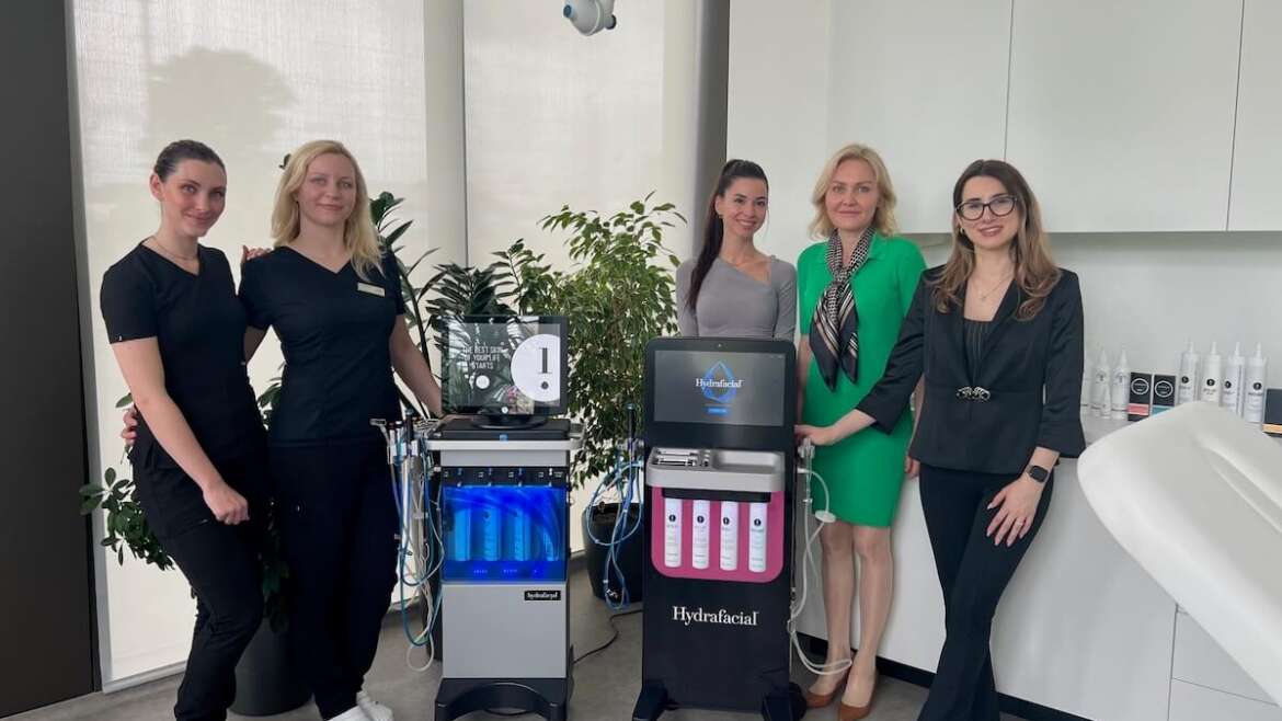 Certificirane instruktorice za HydraFacial tretman u radnom posjetu